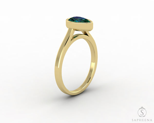 Siara 0.75 Ct Solitaire Pear Cut Green Emerald Engagement Ring